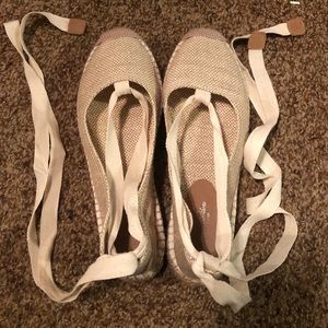 Brooks Brothers  Cream Shoes Ladies 8